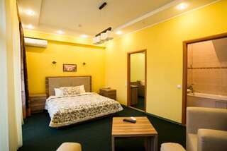 Отель Safari Hotel Харьков Люкс с видом на реку-3