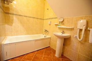 Отель Safari Hotel Харьков Люкс с видом на реку-6